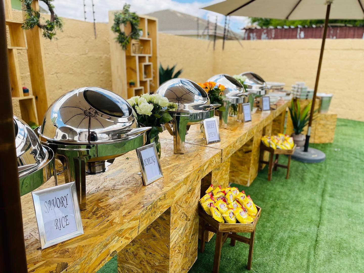 Foodgirl BW outdoor catering buffet setup